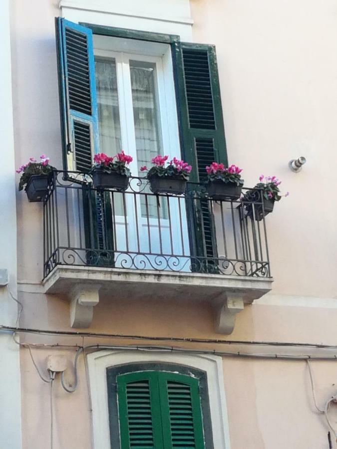Cairoli 79 Apartment Bari Luaran gambar