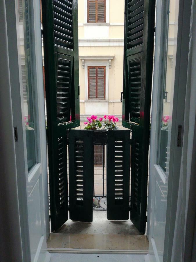 Cairoli 79 Apartment Bari Luaran gambar