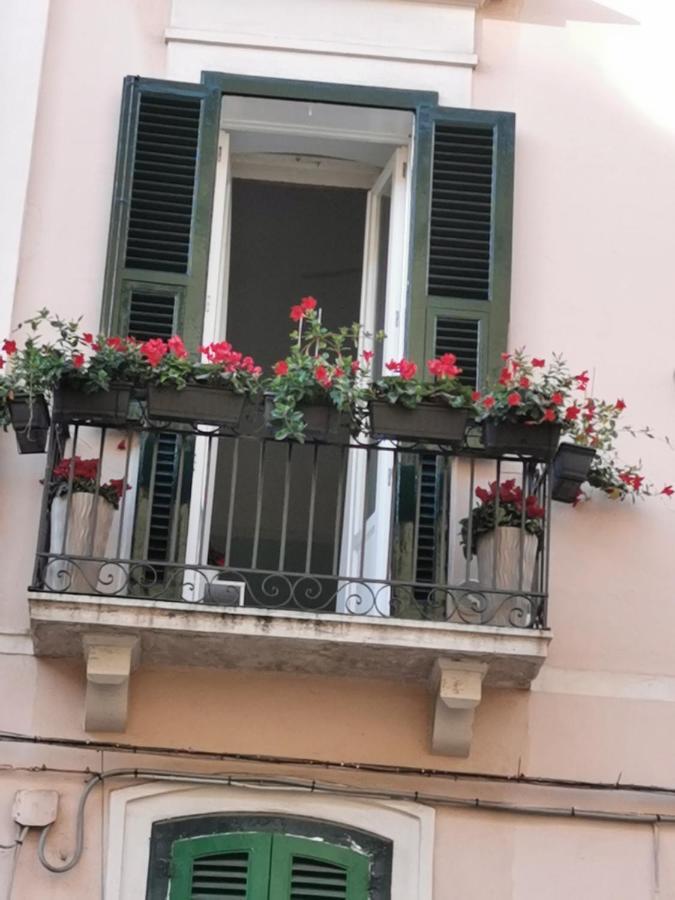 Cairoli 79 Apartment Bari Luaran gambar